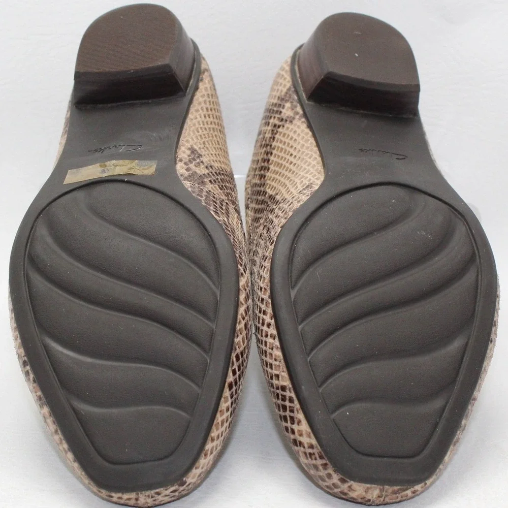 Clarks Artisan Snakeskin Embossed Leather Loafers Tan Brown 26064133 Womens 9.5M
